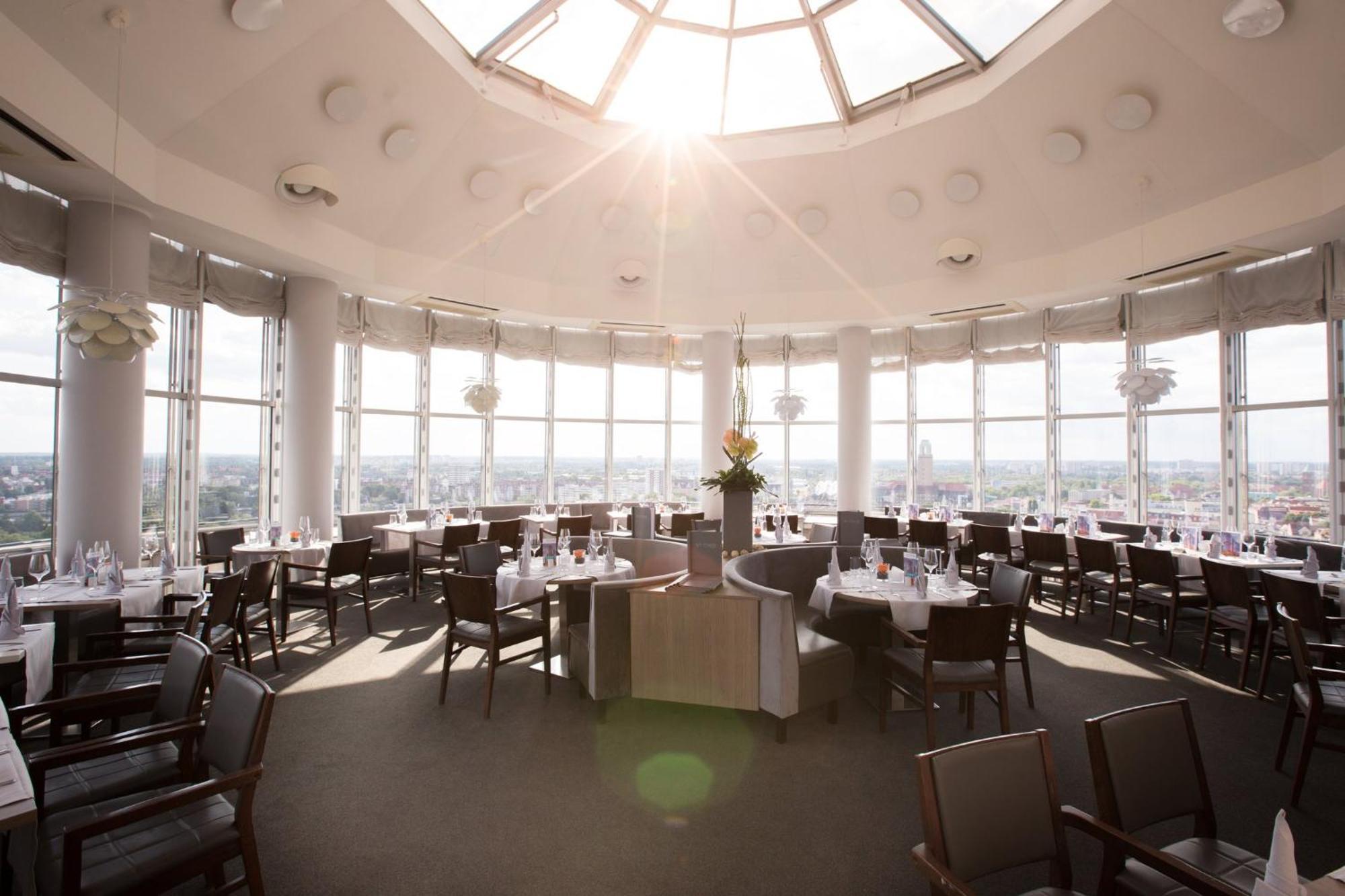 Hotel Select Spiegelturm 4*