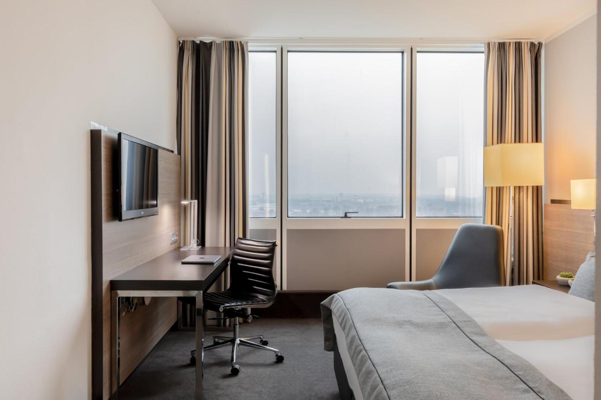 Hotel Select Spiegelturm 4*